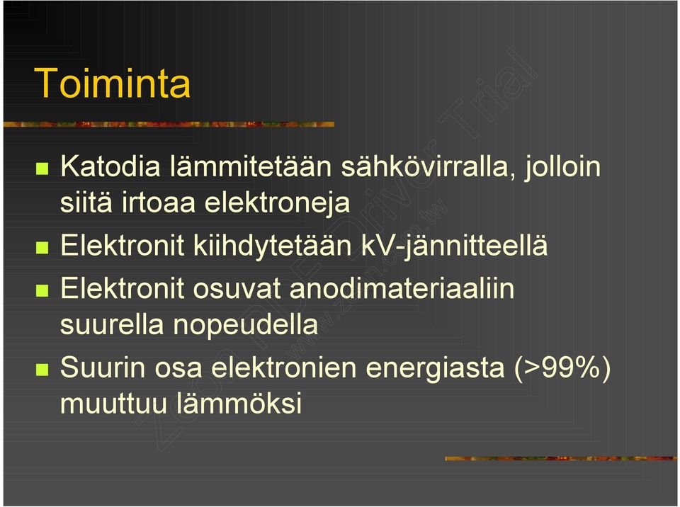 kv-jännitteellä Elektronit osuvat anodimateriaaliin