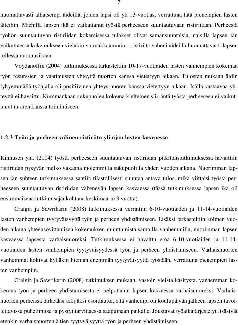 lapsen tullessa nuoruusikään. Voydanoffin (2004) tutkimuksessa tarkasteltiin 10-17-vuotiaiden lasten vanhempien kokemaa työn resurssien ja vaatimusten yhteyttä nuorten kanssa vietettyyn aikaan.
