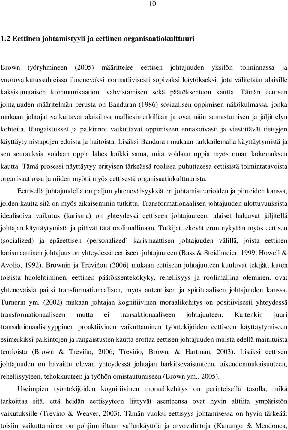Tämän eettisen johtajuuden määritelmän perusta on Banduran (1986) sosiaalisen oppimisen näkökulmassa, jonka mukaan johtajat vaikuttavat alaisiinsa malliesimerkillään ja ovat näin samastumisen ja
