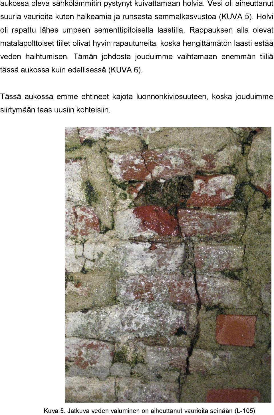 Rappauksen alla olevat matalapolttoiset tiilet olivat hyvin rapautuneita, koska hengittämätön laasti estää veden haihtumisen.