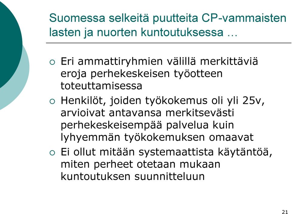 yli 25v, arvioivat antavansa merkitsevästi perhekeskeisempää palvelua kuin lyhyemmän työkokemuksen