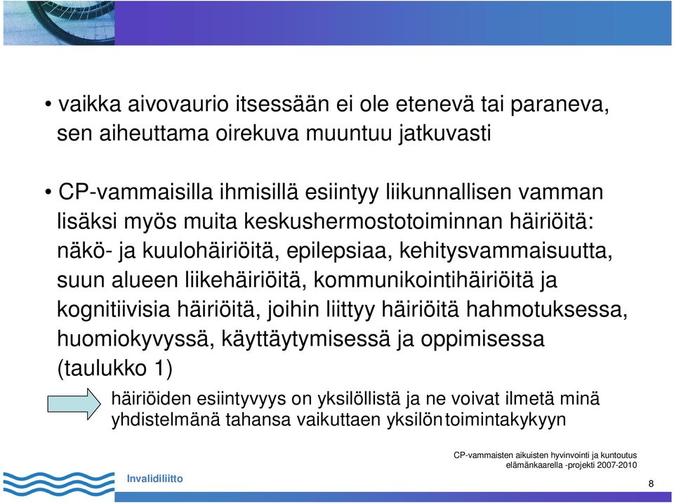 alueen liikehäiriöitä, kommunikointihäiriöitä ja kognitiivisia häiriöitä, joihin liittyy häiriöitä hahmotuksessa, huomiokyvyssä,