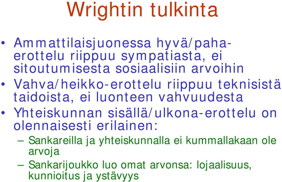 vahvuudesta Yhteiskunnan sisällä/ulkona-erottelu on olennaisesti erilainen: Sankareilla ja