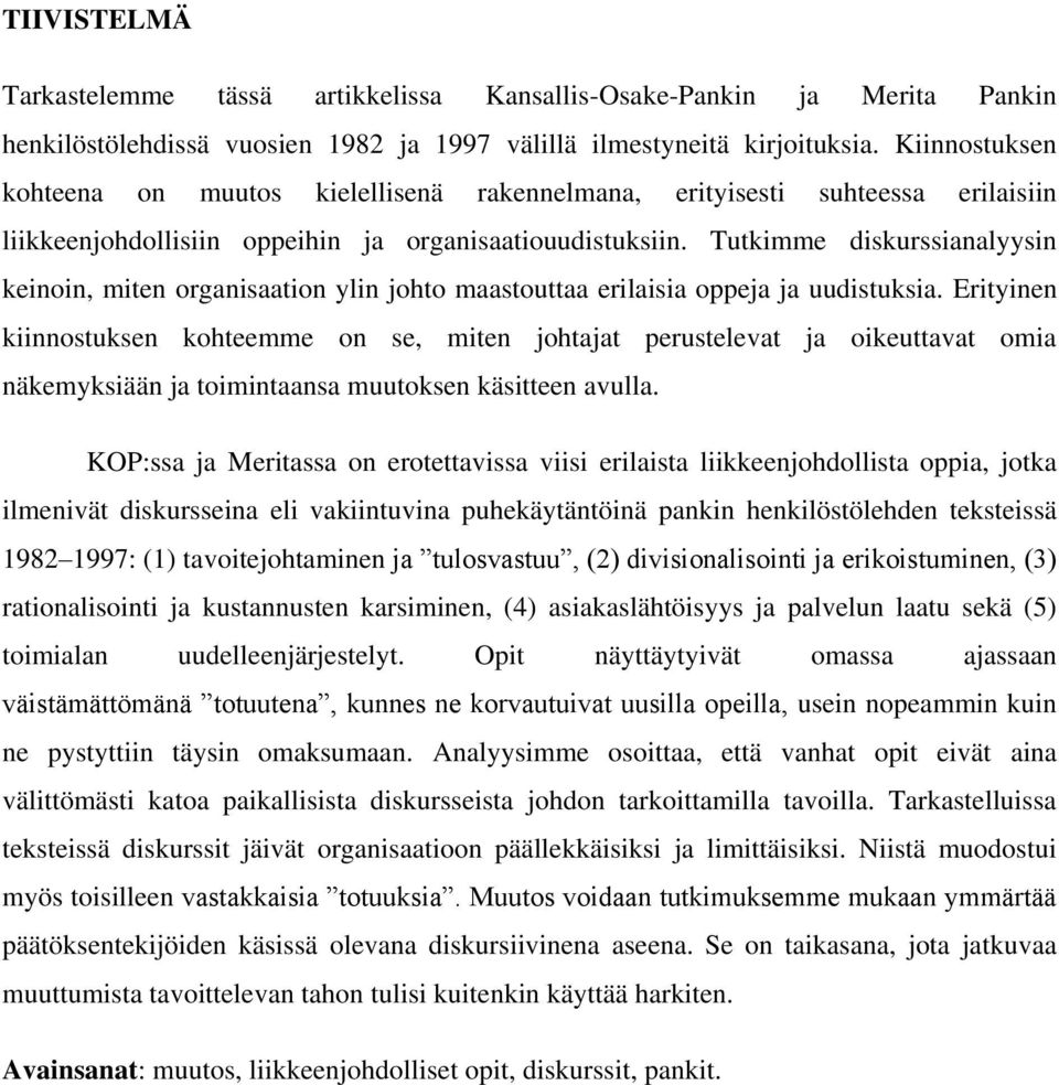 Tutkimme diskurssianalyysin keinoin, miten organisaation ylin johto maastouttaa erilaisia oppeja ja uudistuksia.