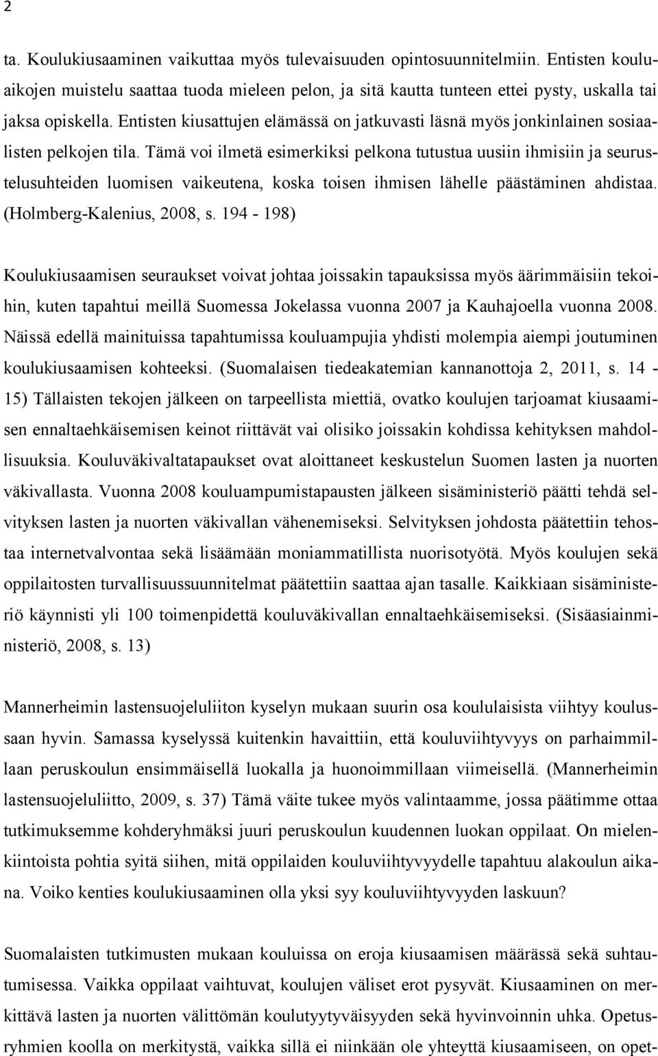 Tämä voi ilmetä esimerkiksi pelkona tutustua uusiin ihmisiin ja seurustelusuhteiden luomisen vaikeutena, koska toisen ihmisen lähelle päästäminen ahdistaa. (Holmberg-Kalenius, 2008, s.