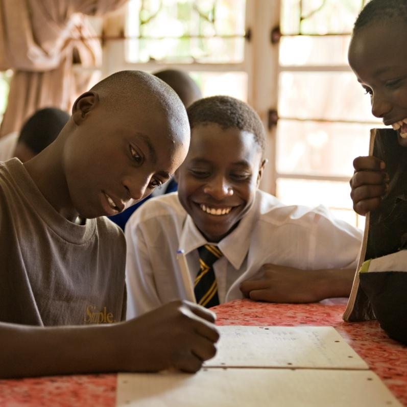 Zimbabwen orpolapset opin tielle Koulutus on lapsen tie