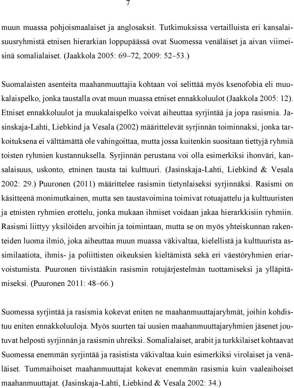 ) Suomalaisten asenteita maahanmuuttajia kohtaan voi selittää myös ksenofobia eli muukalaispelko, jonka taustalla ovat muun muassa etniset ennakkoluulot (Jaakkola 2005: 12).