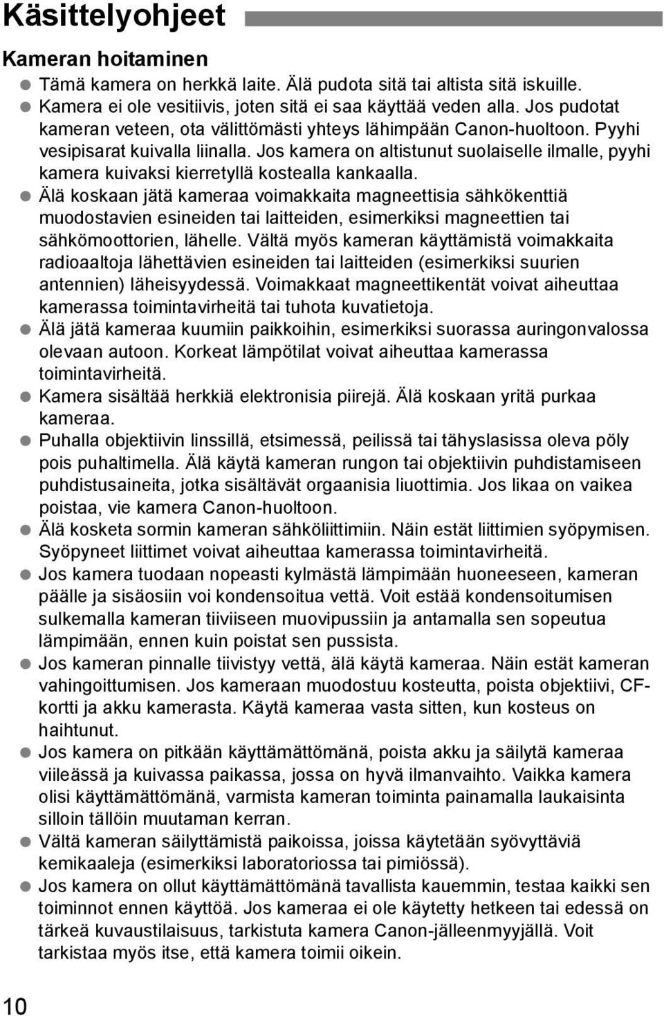 Jos kamera on altistunut suolaiselle ilmalle, pyyhi kamera kuivaksi kierretyllä kostealla kankaalla.