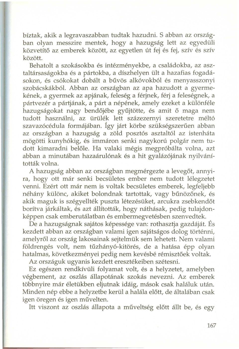 B ehatolt aszokásokba és intézm ényekbe, a családokba, az asztaltársaságokba és a pártokba, a díszhelyen ült a hazafias fogadásokon, és csókokat dobált a bűvös alkóvokból és m enyasszonyi