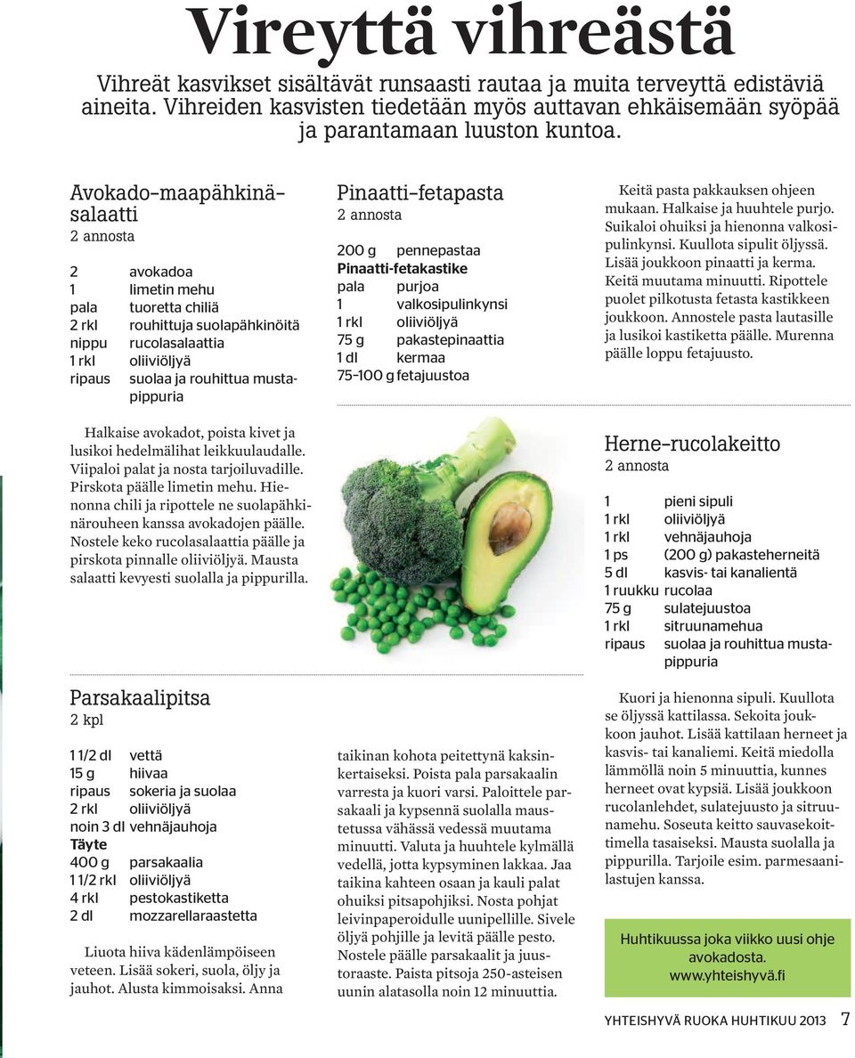 Halkaise avokadot, poista kivet ja lusikoi hedelmälihat leikkuulaudalle. Viipaloi palat ja nosta tarjoiluvadille. Pirskota päälle limetin mehu.