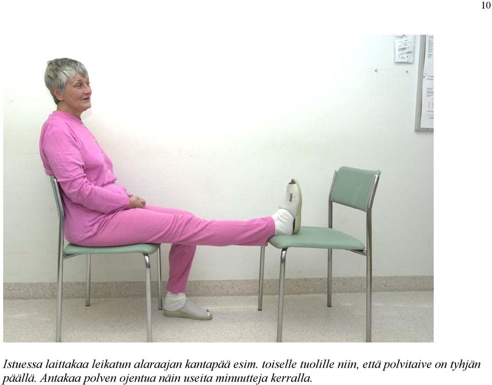 toiselle tuolille niin, että polvitaive on