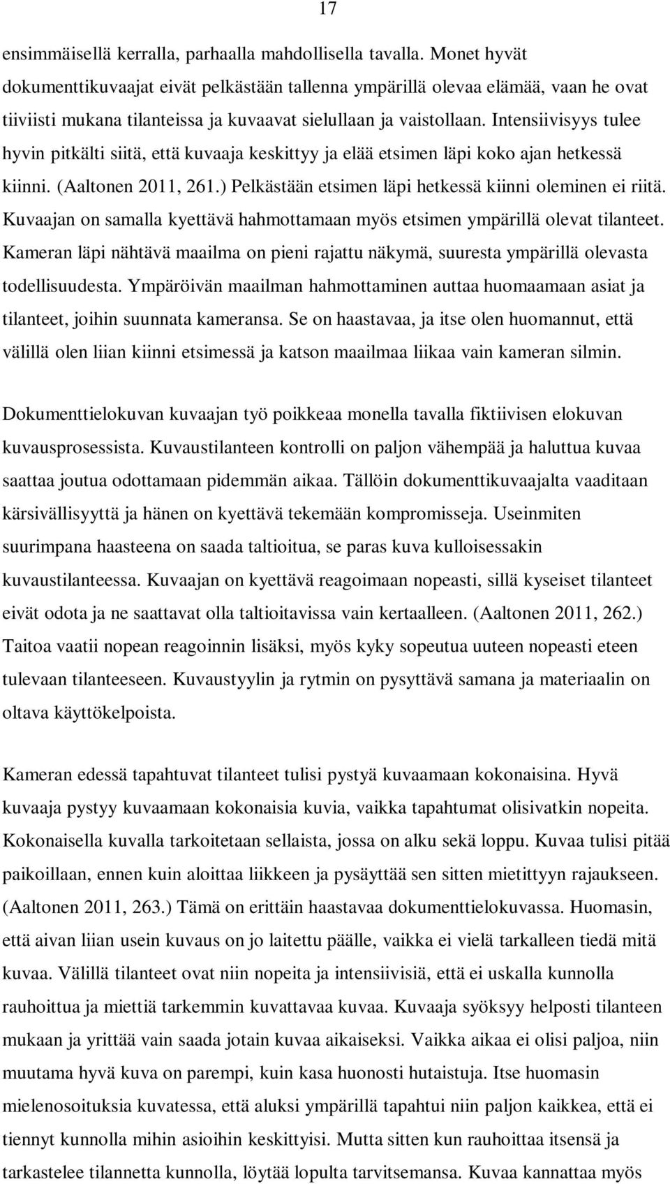 Intensiivisyys tulee hyvin pitkälti siitä, että kuvaaja keskittyy ja elää etsimen läpi koko ajan hetkessä kiinni. (Aaltonen 2011, 261.) Pelkästään etsimen läpi hetkessä kiinni oleminen ei riitä.