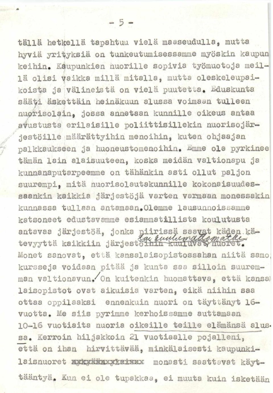 Eduskunta sää^i äskettäin heinäkuun alussa voimaan tulleen nuprisolain, jossa annetaan kunnille oikeus antaa avustusta erilaisille poliittisillekin nuorisojärjestöille määrättyihin menoihin, kuten