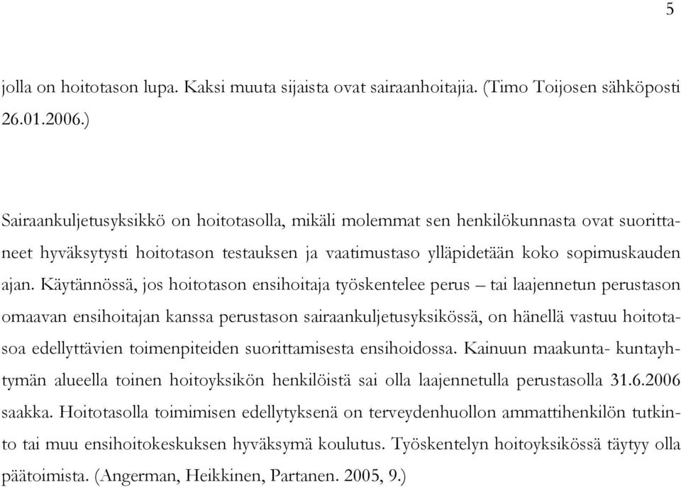 Käytännössä, jos hoitotason ensihoitaja työskentelee perus tai laajennetun perustason omaavan ensihoitajan kanssa perustason sairaankuljetusyksikössä, on hänellä vastuu hoitotasoa edellyttävien