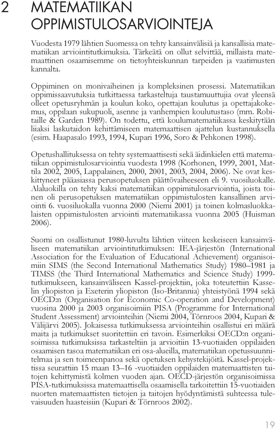 Matematiikan oppimissaavutuksia tutkittaessa tarkasteltuja taustamuuttujia ovat yleensä olleet opetusryhmän ja koulun koko, opettajan koulutus ja opettajakokemus, oppilaan sukupuoli, asenne ja