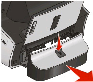 1 Paina arkinkääntäjän painiketta ja vedä arkinkääntäjä ulos. VAARA LOUKKAANTUMISVAARA: Arkinkääntäjän kannen takana on paperireitin osana toimivia ulkonevia ruoteita.