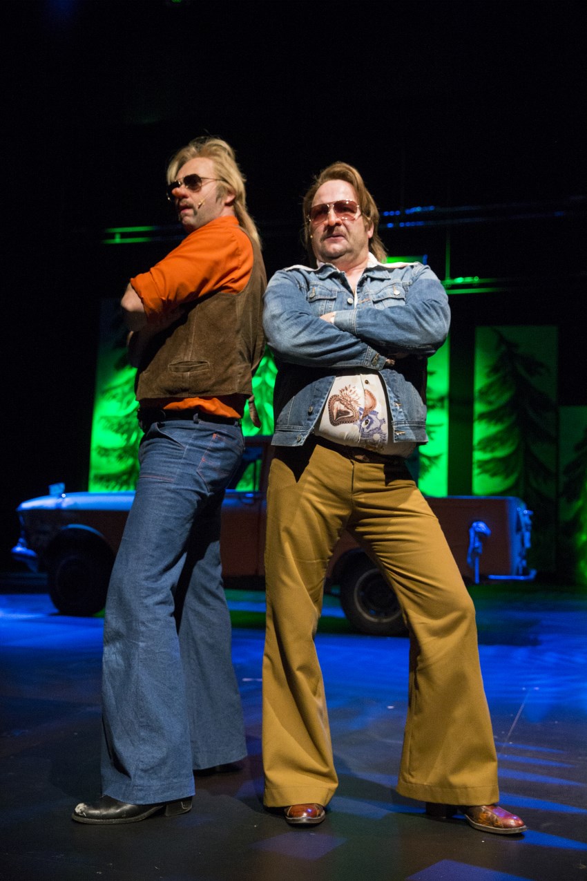 RANUANTIENSUUNNAN KYLIEN YHTEINEN TEATTERIMATKA ROVANIEMEN TEATTERIIN Teatterimatka tehdään lauantaina 12.11.2016 klo 19.00 näytökseen Tulitikkuja lainaamassa.
