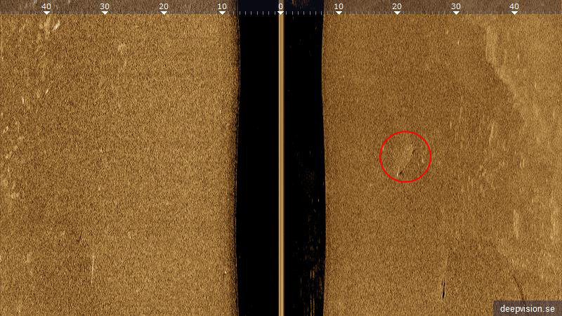 17 Kuva 20. Kohde 10. Kohde 11. Kuvaus: Vene Koordinaatit: N 61 30.397, E 23 44.448 Mitat: 6,0 m x 1,0 m Syvyys: 18 m Tarkastus: Alueella ei havaittu mitään veneeseen viittaavaa.