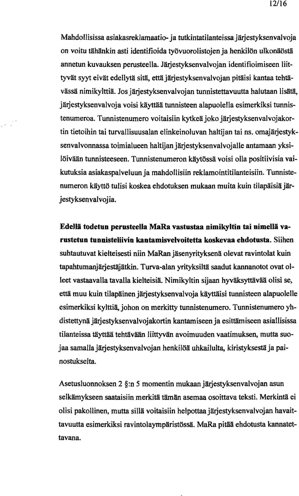 Jos jäljestyksenvalvojan tunnistettavuutta halutaan lisätä, järjestyksenvalvoja voisi käyttää tunnisteen alapuolella esimerkiksi tunnistenumeroa.