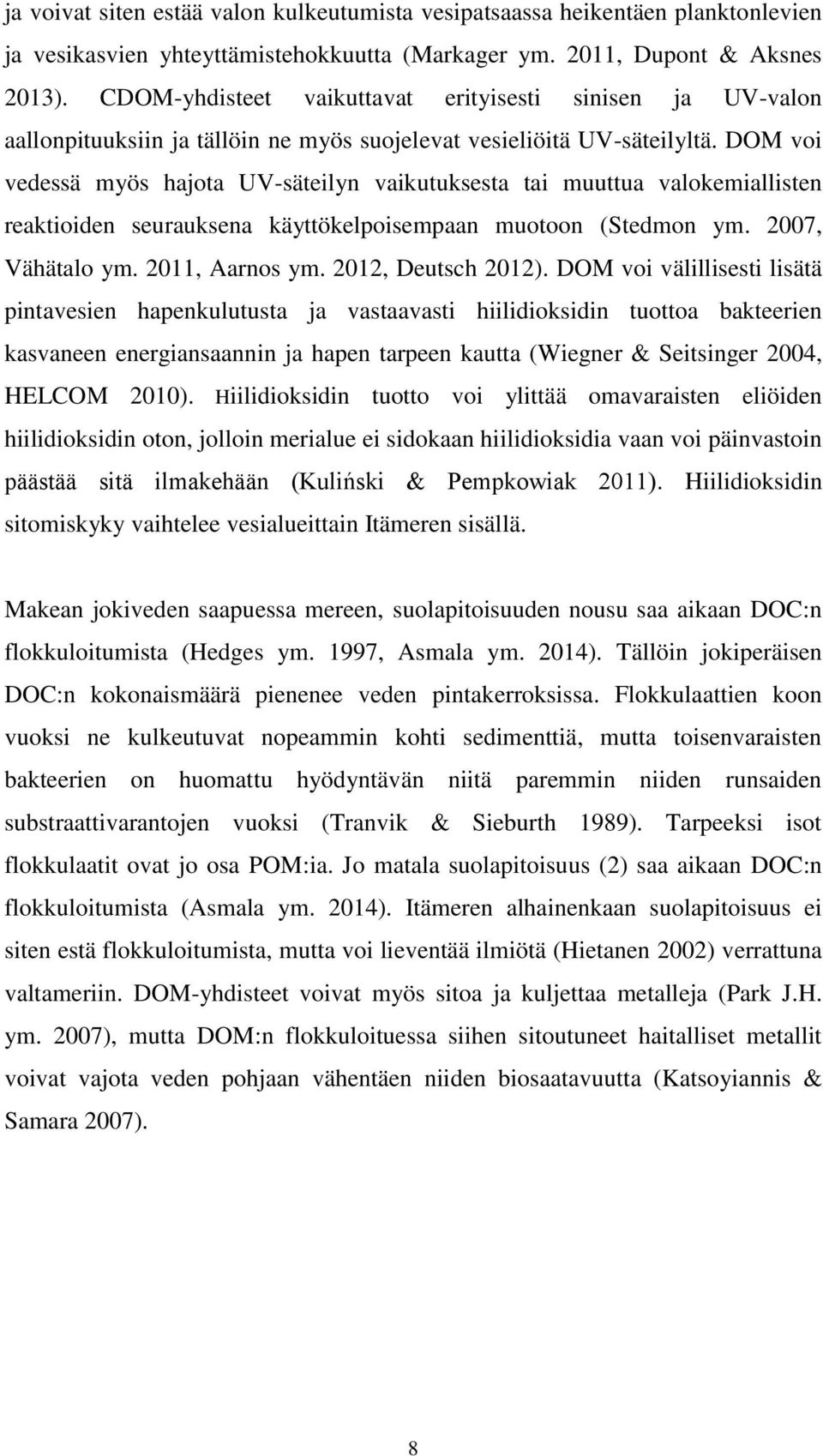 DOM voi vedessä myös hajota UV-säteilyn vaikutuksesta tai muuttua valokemiallisten reaktioiden seurauksena käyttökelpoisempaan muotoon (Stedmon ym. 2007, Vähätalo ym. 2011, Aarnos ym.