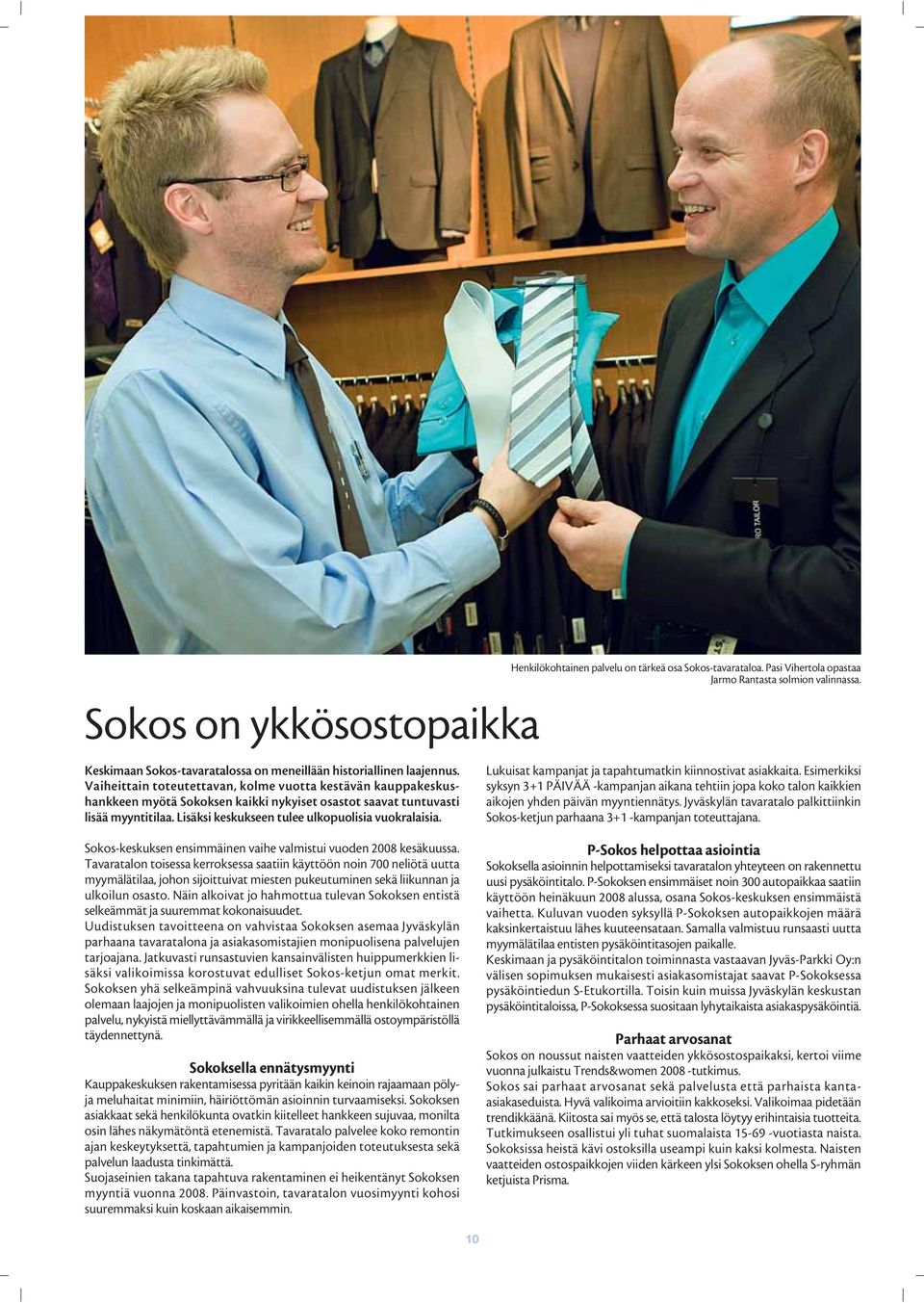 Henkilökohtainen palvelu on tärkeä osa Sokos-tavarataloa. Pasi Vihertola opastaa Jarmo Rantasta solmion valinnassa. Lukuisat kampanjat ja tapahtumatkin kiinnostivat asiakkaita.