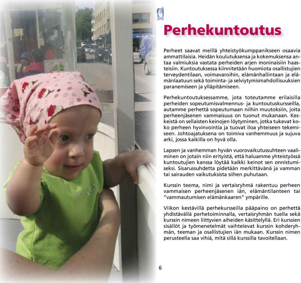 Perhekuntoutuksessamme, jota toteutamme erilaisilla perheiden sopeutumisvalmennus- ja kuntoutuskursseilla, autamme perhettä sopeutumaan niihin muutoksiin, joita perheenjäsenen vammaisuus on tuonut