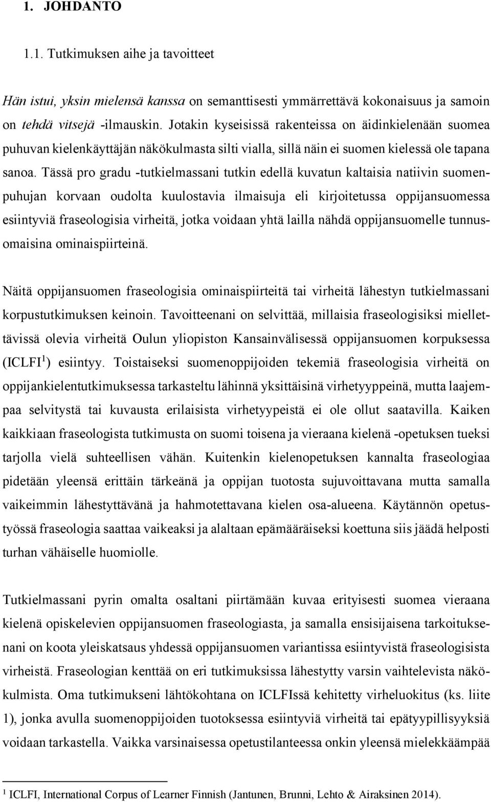 Tässä pro gradu -tutkielmassani tutkin edellä kuvatun kaltaisia natiivin suomenpuhujan korvaan oudolta kuulostavia ilmaisuja eli kirjoitetussa oppijansuomessa esiintyviä fraseologisia virheitä, jotka