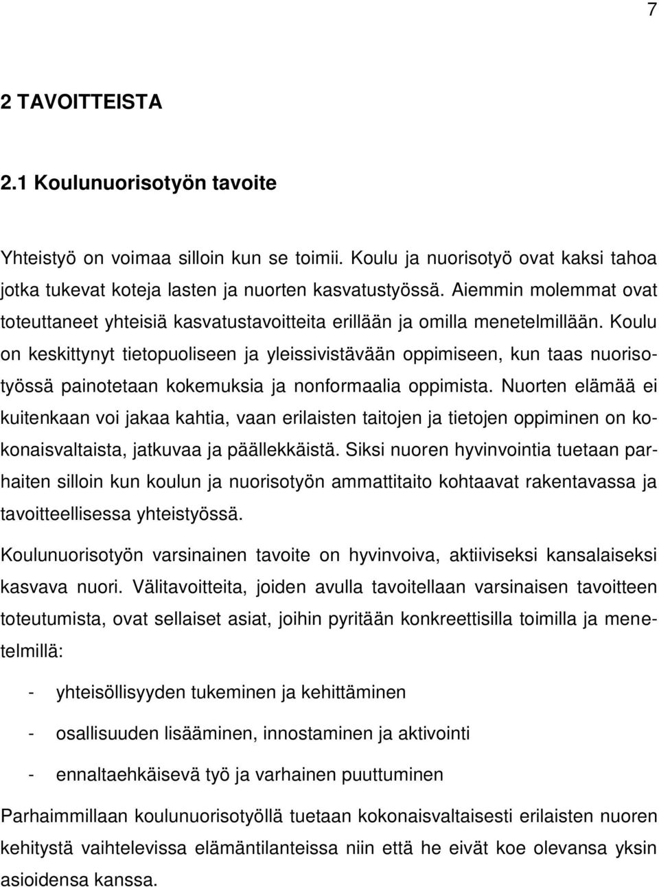 Koulu on keskittynyt tietopuoliseen ja yleissivistävään oppimiseen, kun taas nuorisotyössä painotetaan kokemuksia ja nonformaalia oppimista.