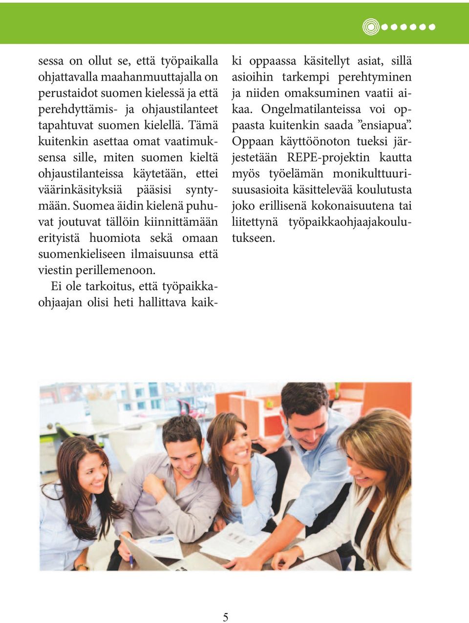 Suomea äidin kielenä puhuvat joutuvat tällöin kiinnittämään erityistä huomiota sekä omaan suomenkieliseen ilmaisuunsa että viestin perillemenoon.