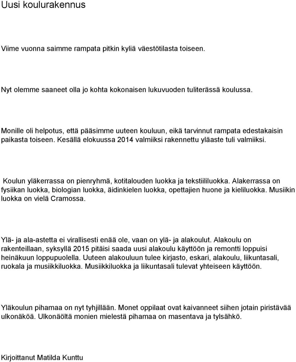 Koulun yläkerrassa on pienryhmä, kotitalouden luokka ja tekstiililuokka. Alakerrassa on fysiikan luokka, biologian luokka, äidinkielen luokka, opettajien huone ja kieliluokka.