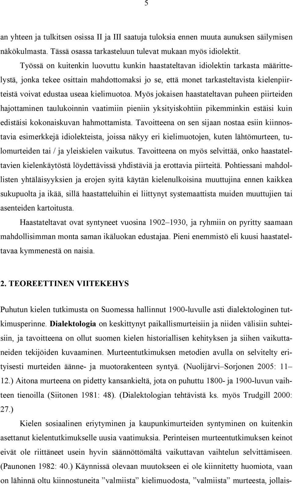 kielimuotoa. Myös jokaisen haastateltavan puheen piirteiden hajottaminen taulukoinnin vaatimiin pieniin yksityiskohtiin pikemminkin estäisi kuin edistäisi kokonaiskuvan hahmottamista.