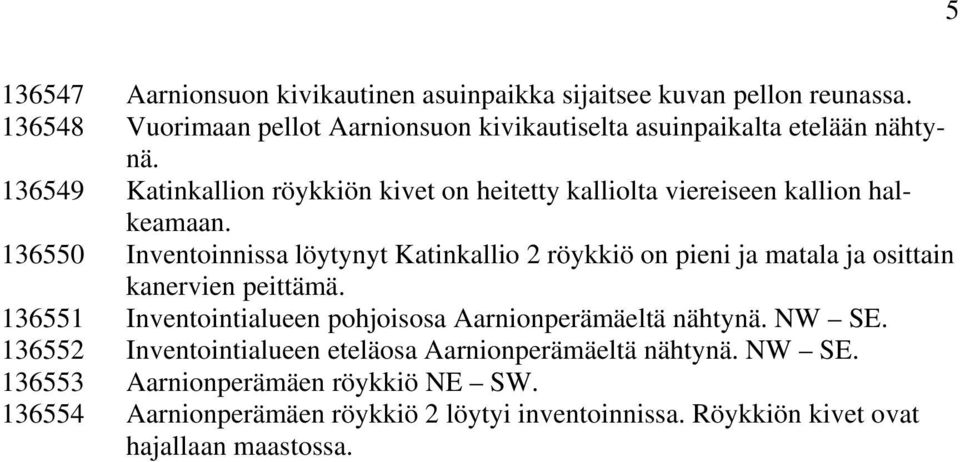 136549 Katinkallion röykkiön kivet on heitetty kalliolta viereiseen kallion halkeamaan.