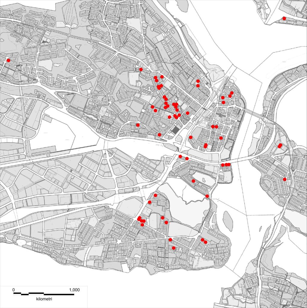 Asuntoa Kuva 29: Rovaniemelle valmistuneet asunnot 2006 2012 (Tilastokeskus) 600 500 Rovaniemelle valmistuneet asunnot 2006-2012 400 300 200 100 0 2006 2007 2008 2009 2010 2011 2012 Kerrostalot 214