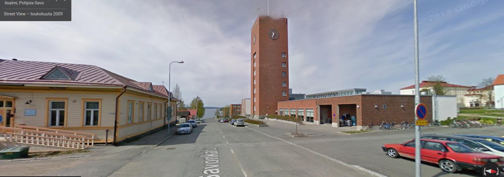 Savonkatu 4, vasemmalla Otava II, ent. harjaantumiskoulu, nykyinen asuinrakennus.