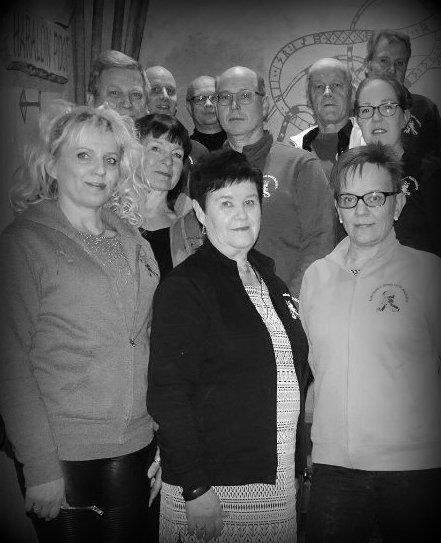 KESKI-SUOMEN TANSSIN YSTÄVÄT KESTÄVÄT RY:N HALLITUS 2017 Jaana Tolmunen, puheenjohtaja 040 7508843 Karoliina Virta, jäsenrekisteri 050 9117229 Birgitta Virolainen, seuratekstiilit 050 3517107 Jouko