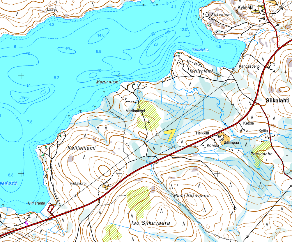 Kuva 1. Hyrynsalmen Hietalahden ranta-asemakaavan muutosalueet (neliöity). (Pohjakartta: Maanmittauslaitos 2014). Kangasmetsä Pääosa tutkitusta alueesta on puolukkatyypin kuivahkoa kangasmetsää (EVT).