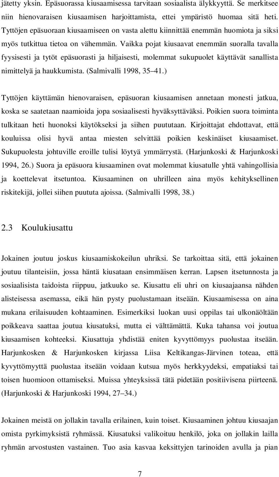 Vaikka pojat kiusaavat enemmän suoralla tavalla fyysisesti ja tytöt epäsuorasti ja hiljaisesti, molemmat sukupuolet käyttävät sanallista nimittelyä ja haukkumista. (Salmivalli 1998, 35 41.