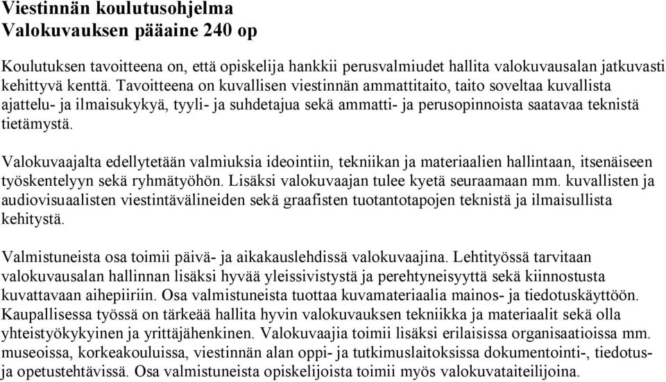 Valokuvaajalta edellytetään valmiuksia ideointiin, tekniikan ja materiaalien hallintaan, itsenäiseen työskentelyyn sekä ryhmätyöhön. Lisäksi valokuvaajan tulee kyetä seuraamaan mm.