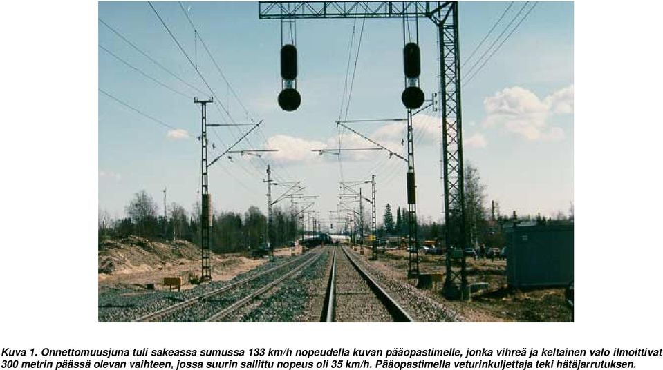 pääopastimelle, jonka vihreä ja keltainen valo ilmoittivat 300