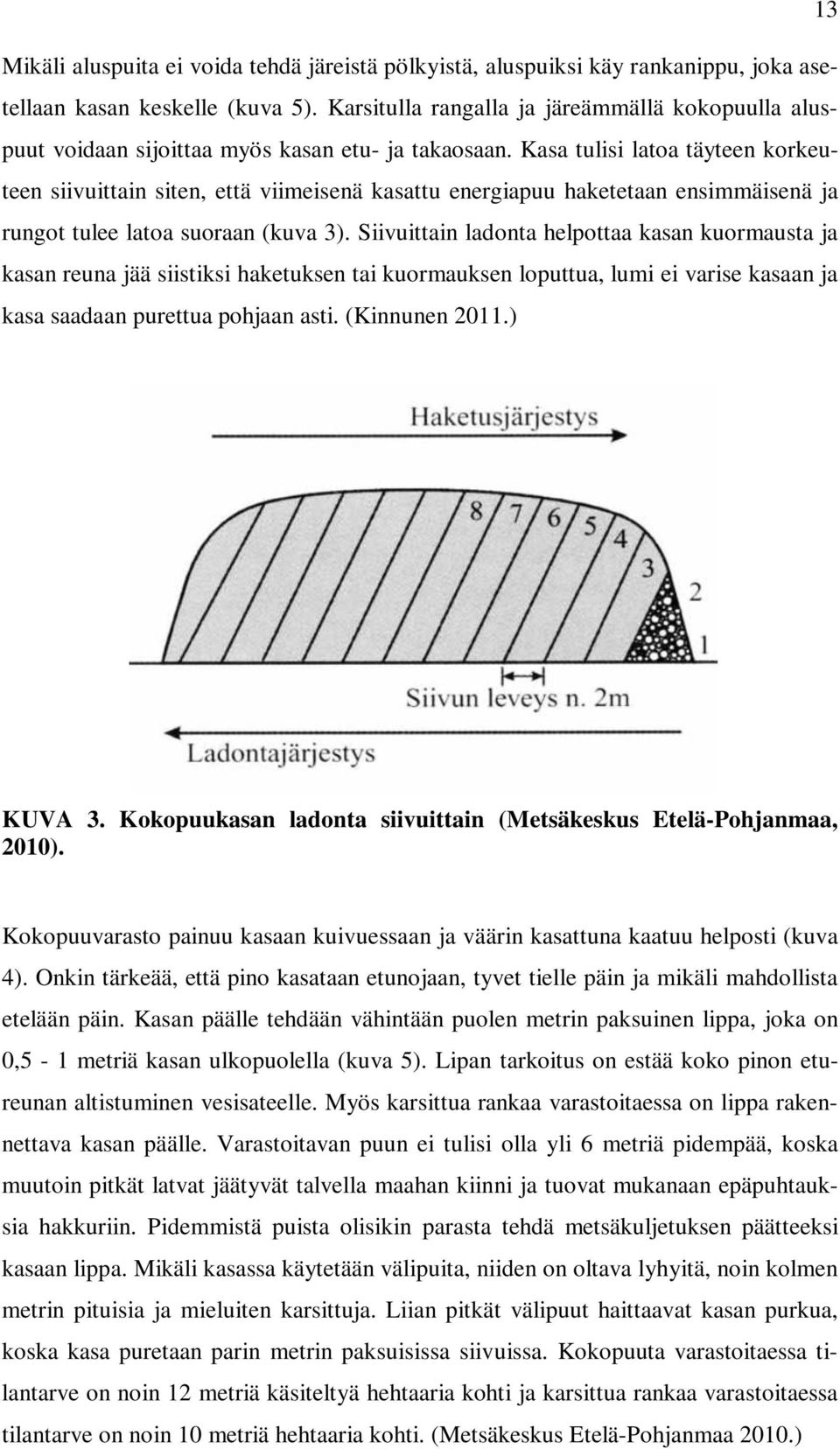 Kasa tulisi latoa täyteen korkeuteen siivuittain siten, että viimeisenä kasattu energiapuu haketetaan ensimmäisenä ja rungot tulee latoa suoraan (kuva 3).