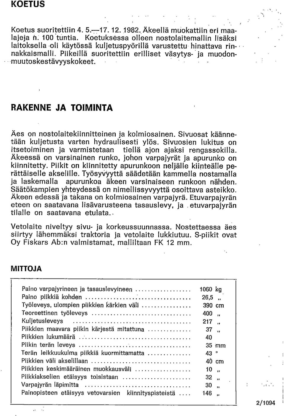 RAKENNE JA TOIMINTA Äes on nostolaitekiinnitteinen ja kolmiosainen. Sivuosat käännetään kuljetusta varten hydraulisesti ylös.