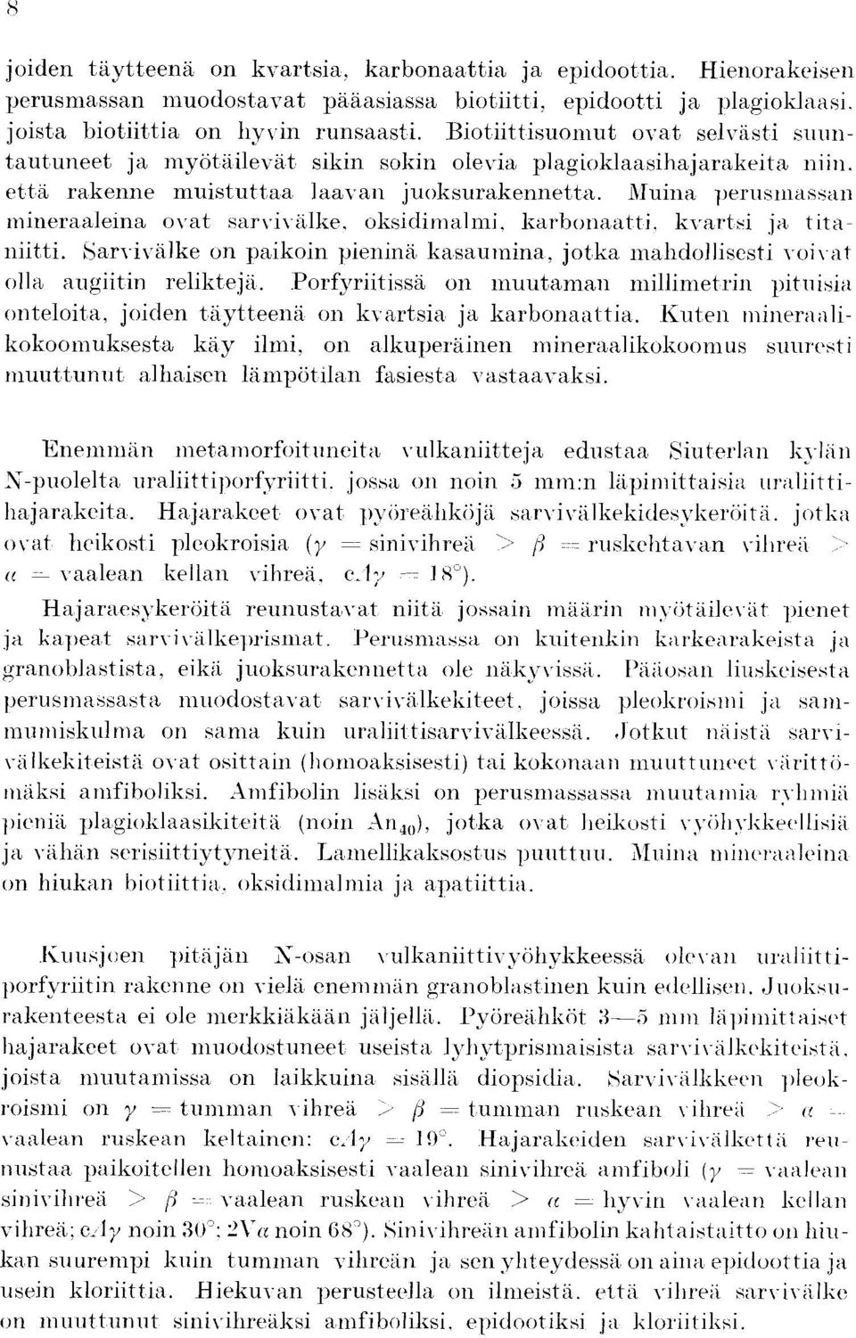 i1luina perusmassan mineraaleina ovat sarvivalke, oksidimalmi, karbonaatti. kvartsi ja titaniitti. Sarvivalke on paikoin pienina kasaumina, jotka mahdollisesti voivat olla augiitin relikteja.