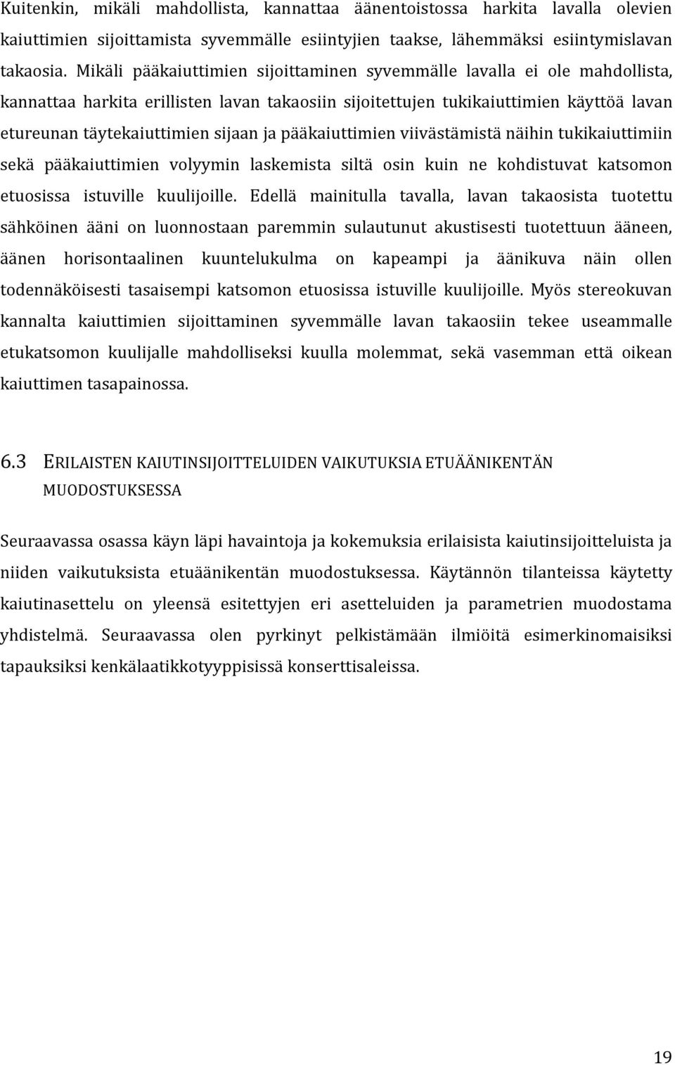 ja pääkaiuttimien viivästämistä näihin tukikaiuttimiin sekä pääkaiuttimien volyymin laskemista siltä osin kuin ne kohdistuvat katsomon etuosissa istuville kuulijoille.