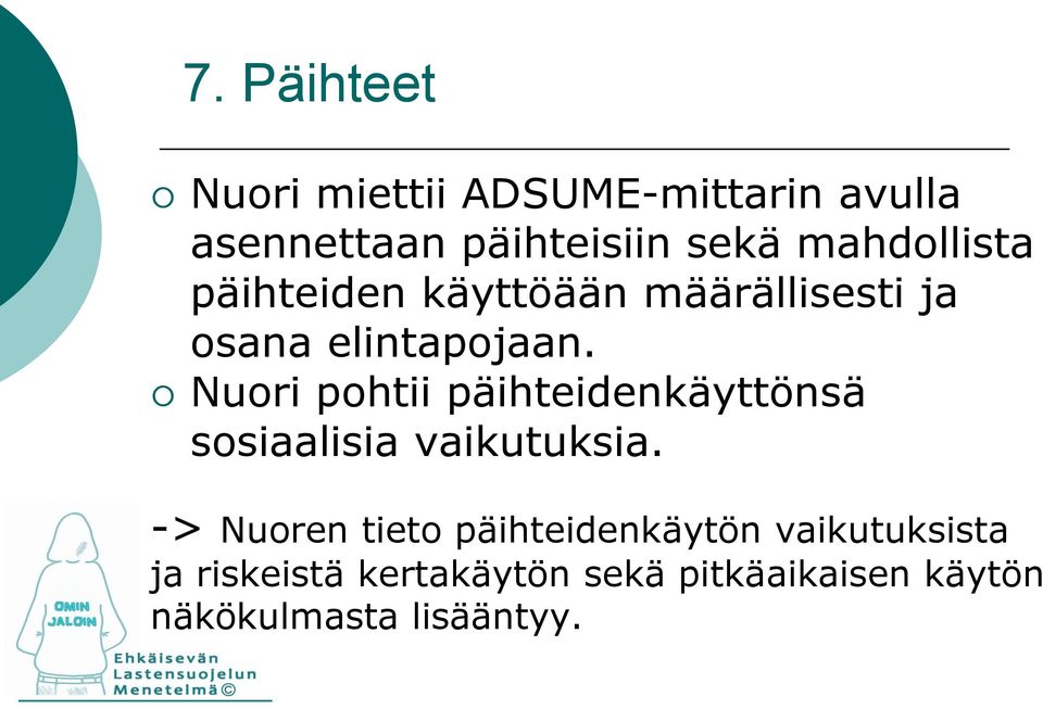 Nuori pohtii päihteidenkäyttönsä sosiaalisia vaikutuksia.