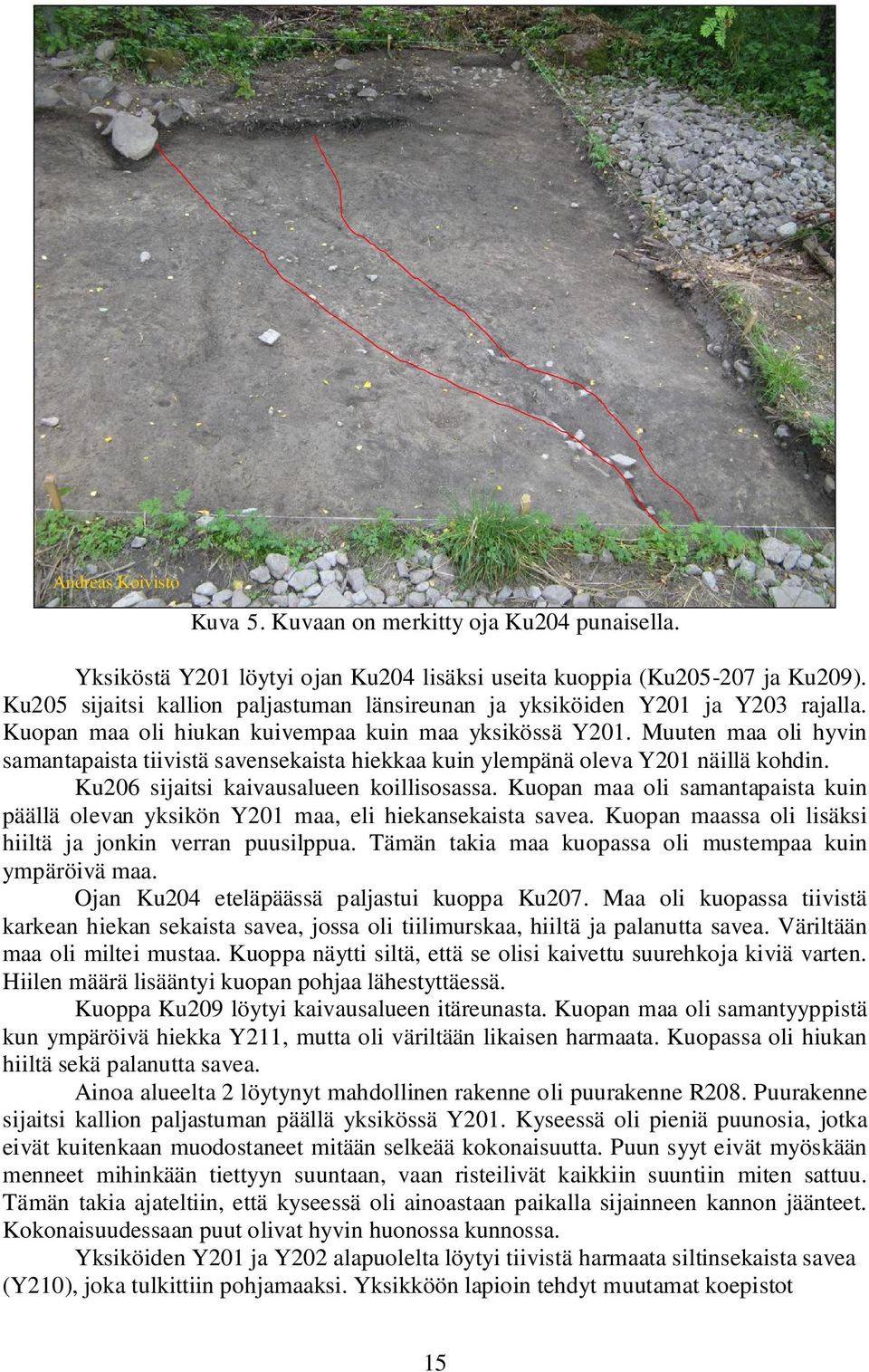 Muuten maa oli hyvin samantapaista tiivistä savensekaista hiekkaa kuin ylempänä oleva Y201 näillä kohdin. Ku206 sijaitsi kaivausalueen koillisosassa.