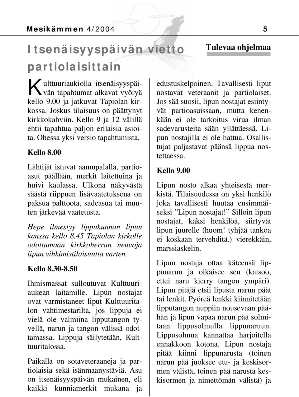 00 Lähtijät istuvat aamupalalla, partioasut päällään, merkit laitettuina ja huivi kaulassa.