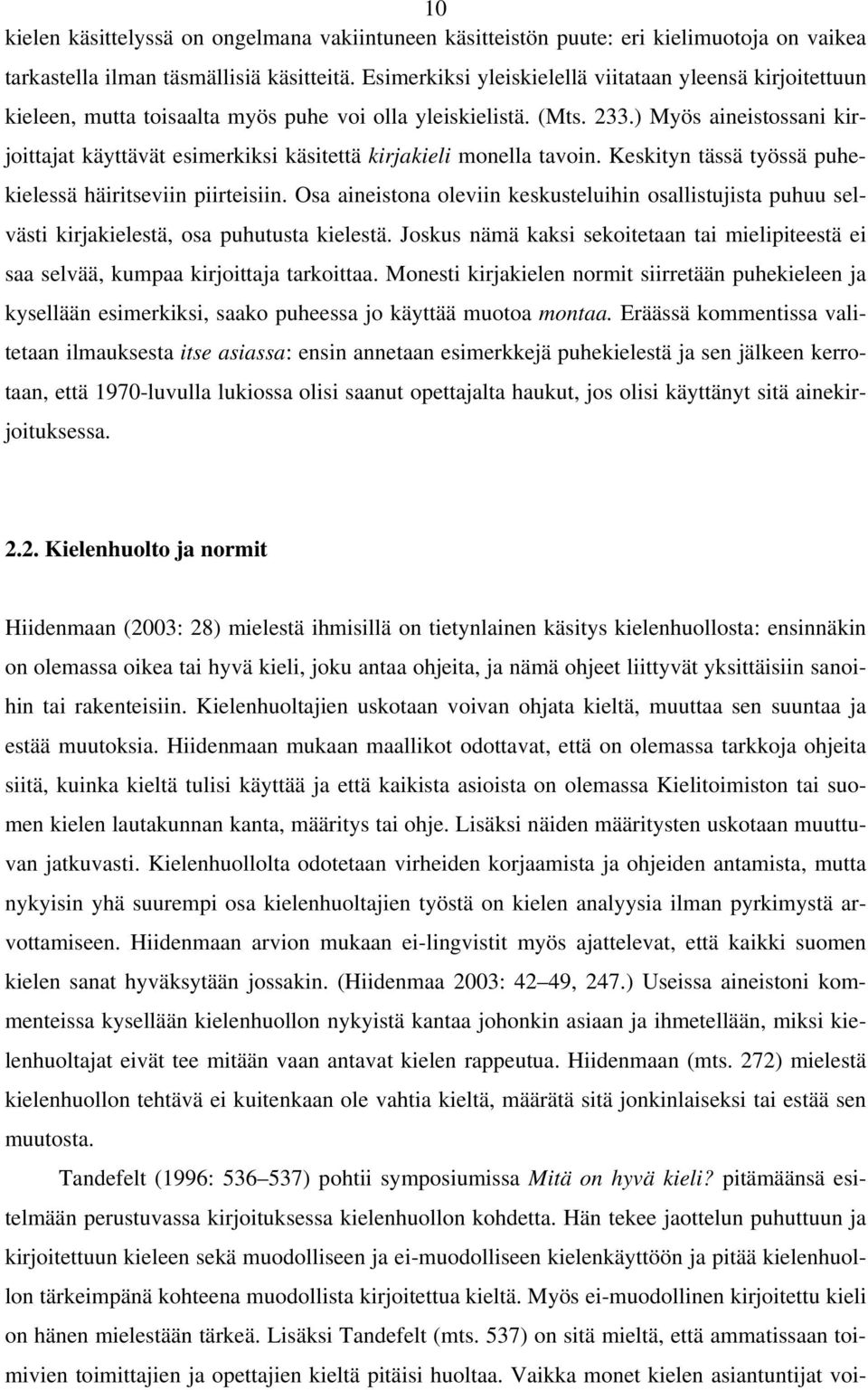 ) Myös aineistossani kirjoittajat käyttävät esimerkiksi käsitettä kirjakieli monella tavoin. Keskityn tässä työssä puhekielessä häiritseviin piirteisiin.