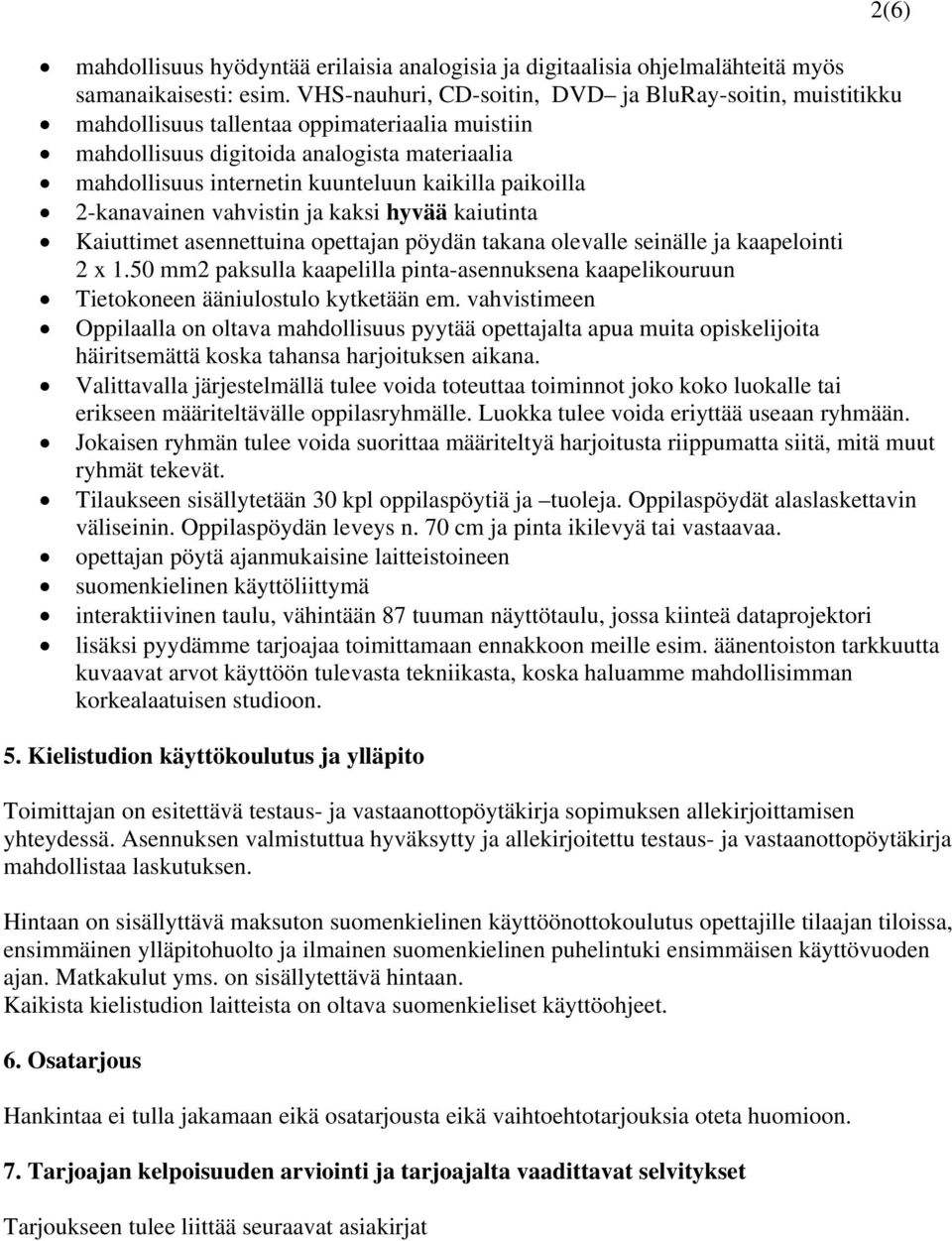 paikoilla 2-kanavainen vahvistin ja kaksi hyvää kaiutinta Kaiuttimet asennettuina opettajan pöydän takana olevalle seinälle ja kaapelointi 2 x 1.