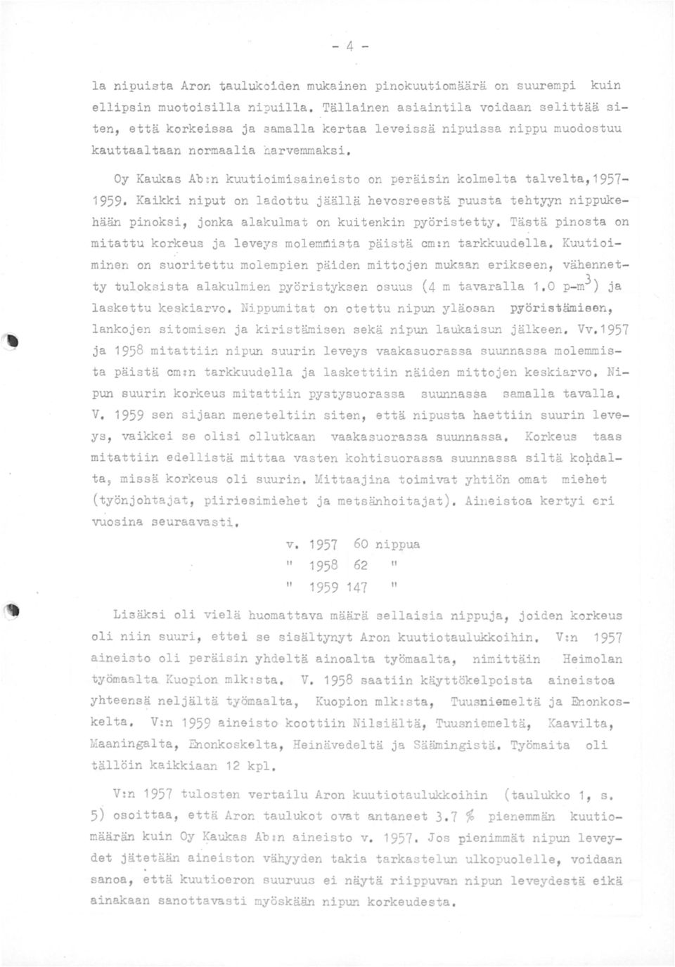 kolmelta talvelta, 1957-1959. Kaikki niput on ladattu jäällä hevosreestä puusta tehtyyn nippukehään pinoksi, jonka alakulmat on kuitenkin pyöristetty.