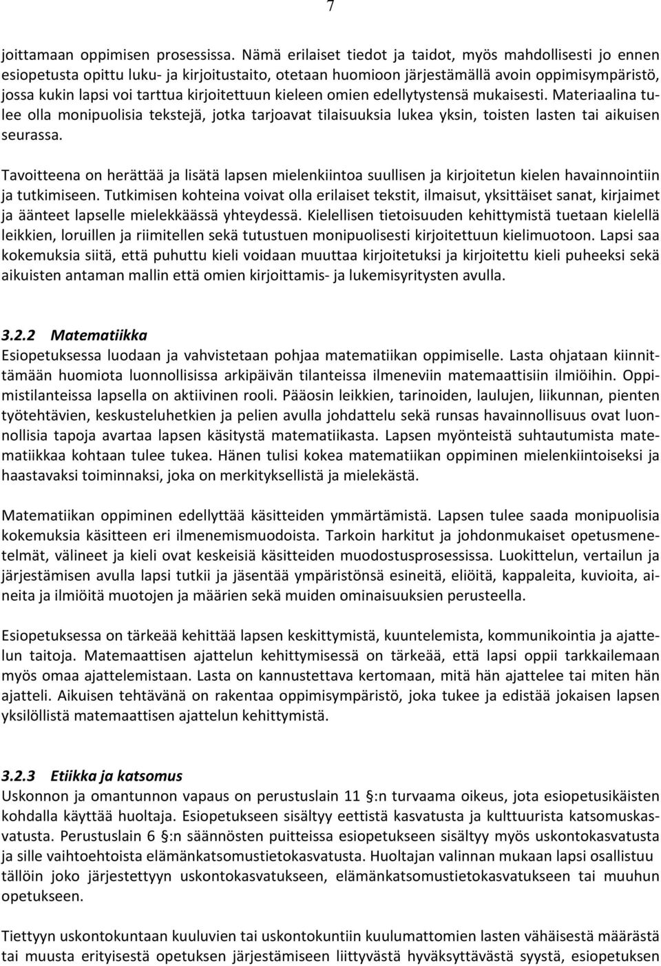 kirjoitettuun kieleen omien edellytystensä mukaisesti. Materiaalina tulee olla monipuolisia tekstejä, jotka tarjoavat tilaisuuksia lukea yksin, toisten lasten tai aikuisen seurassa.